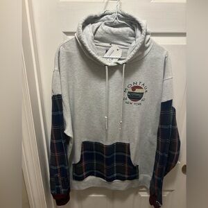Montauk NY up, cycled hoodie and flannel.
Sz Large